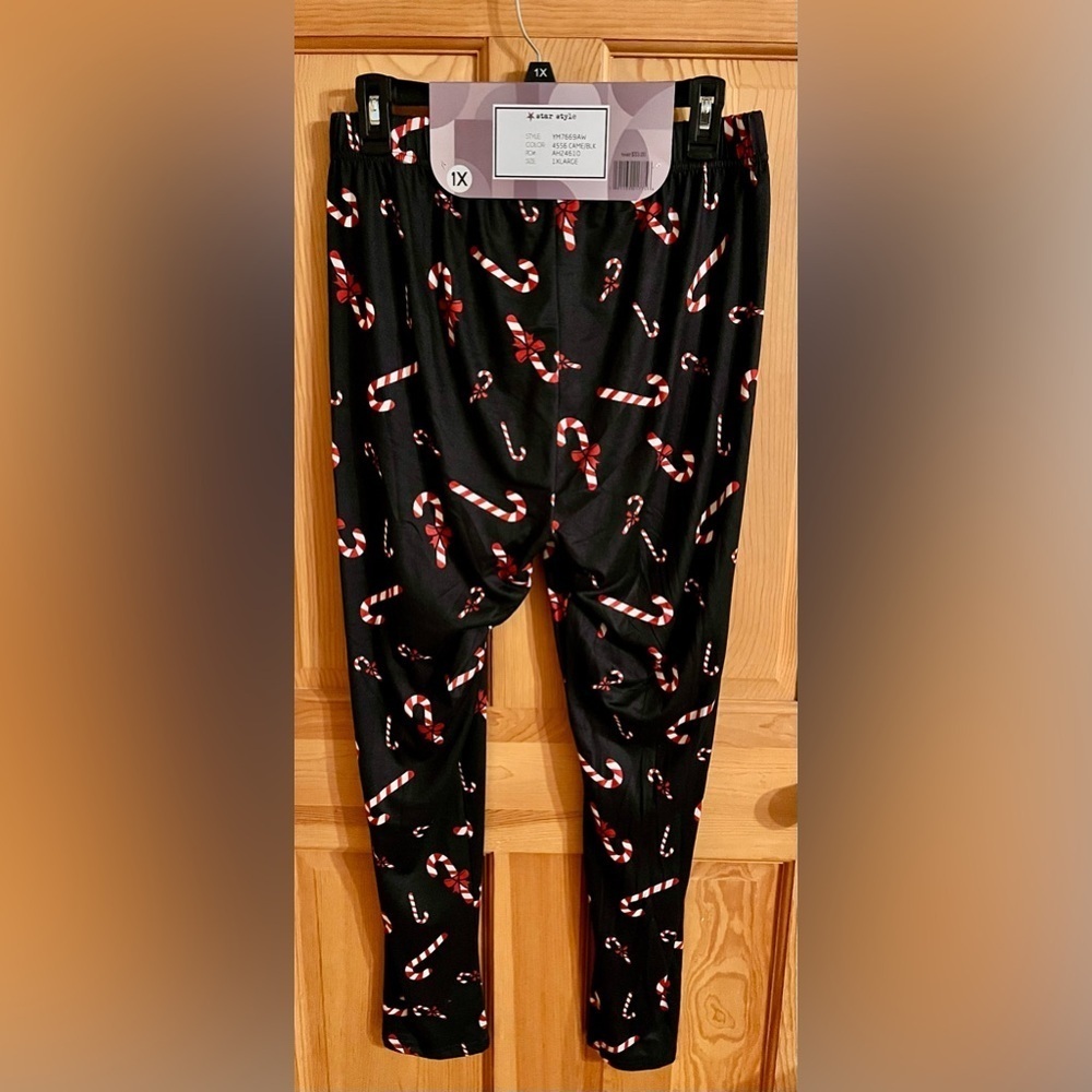Star Style Christmas Candy Cane Leggings 1X Plus Size Holiday Peppermint Black